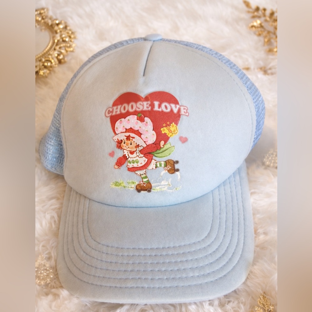 𝓒𝓱𝓸𝓸𝓼𝓮 𝓛𝓸𝓿𝓮 — 𝓑𝓵𝓾𝓮 𝓣𝓻𝓾𝓬𝓴𝓮𝓻 𝓗𝓪𝓽 𝔀𝓲𝓽𝓱 𝓥𝓲𝓷𝓽𝓪𝓰𝓮 𝓒𝓾𝓽𝓮 𝓒𝓱𝓪𝓻𝓪𝓬𝓽𝓮𝓻 𝓞𝓢